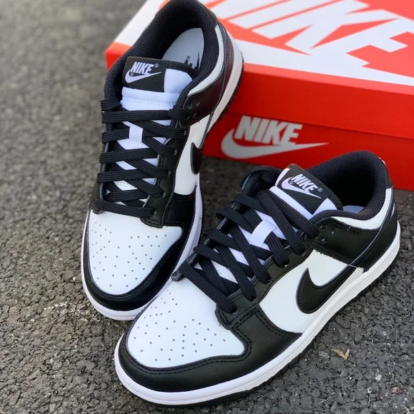 Nike Slam Dunk low top black and white Panda retro sneakers